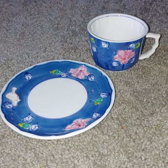 Vintage Cup and Saucer blue with floral print - Picture 2 of 8